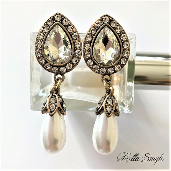 Bella Smyle Jewelry - GE21 | Pearl Pendant Crystal Statement Earrings